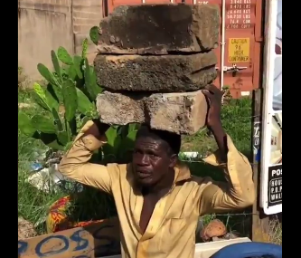 Netizens react to thief carrying concrete blocks as punishment