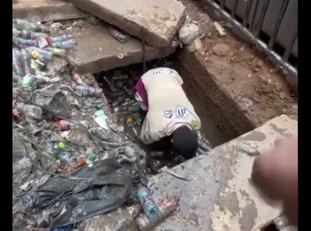 (Video) Alleged phone thief forced to clear choked drains in Kumasi with bare hands