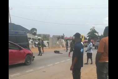 (Video) Police ignore injured motorcyclist in Accra-Kumasi Highway crash