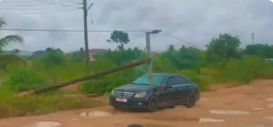 Watch high voltage pole collapses on moving Mercedes-Benz