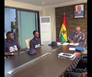 Former President Mahama supports Buz Stop Boys with GHC50k (Video)