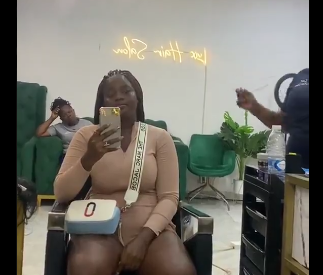 (Video) Hairdressers insults backfire as they realise customer understands Ewe