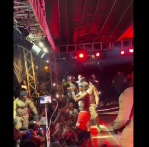 Watch as fans tell Shatta Wale to stop talking and perform