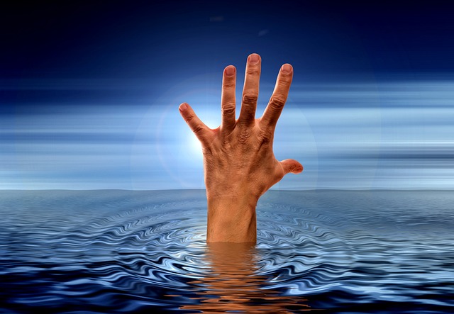 Man drowns while swimming with girlfriend