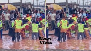 (Video) Lord's Chosen Church Members hold praise session in flooded muddy road