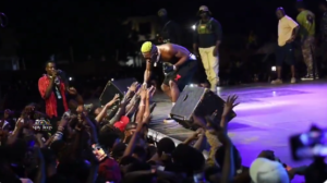 (Video) Shatta Wale clashes with fan who attempted to steal his jewellery on stage at Ningo Dzokoto Festival