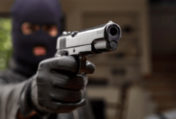(Video) Suspect Caught Breaking Into Soldier’s Home Rescued by Police