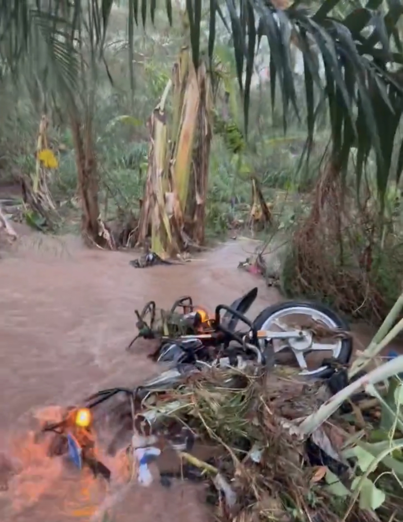 Middle-Aged Man Rescued from FlooMotorcyclist Swept Away by Floodwaters into a Gutterdwaters at Okponglo After Good Samaritans Rush to His Aid