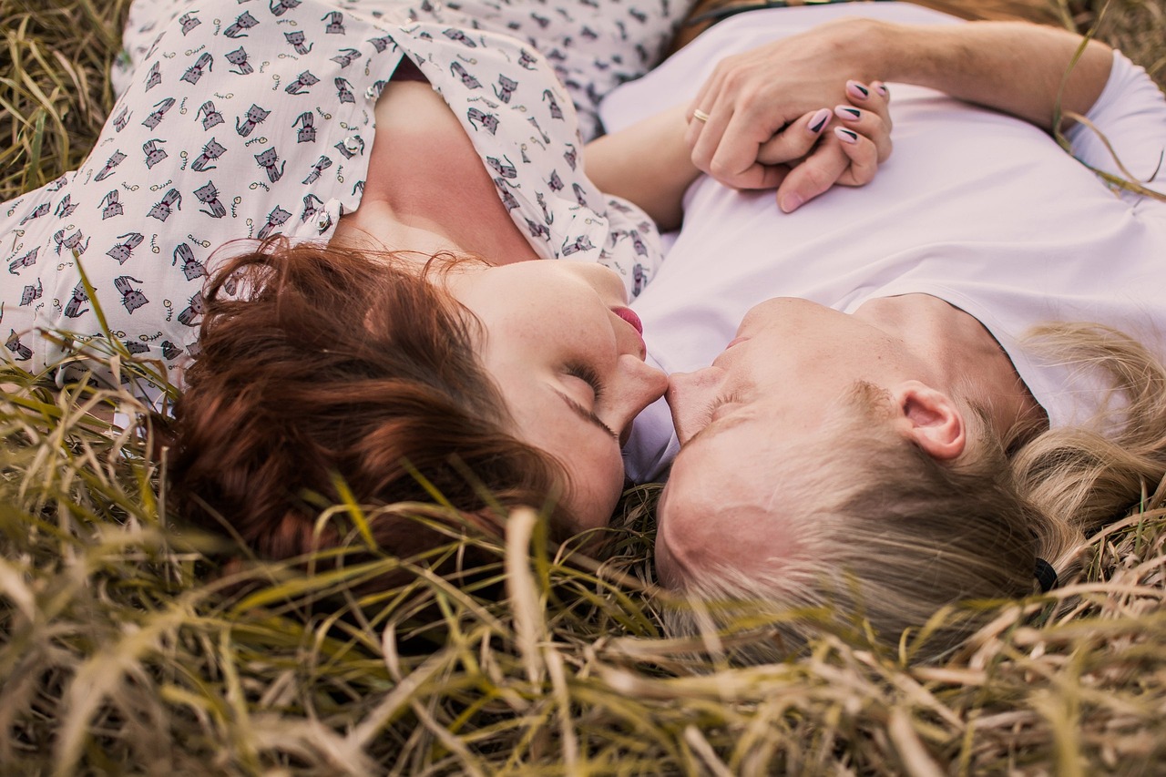 Are Online Relationship Gurus Helping or Hurting?