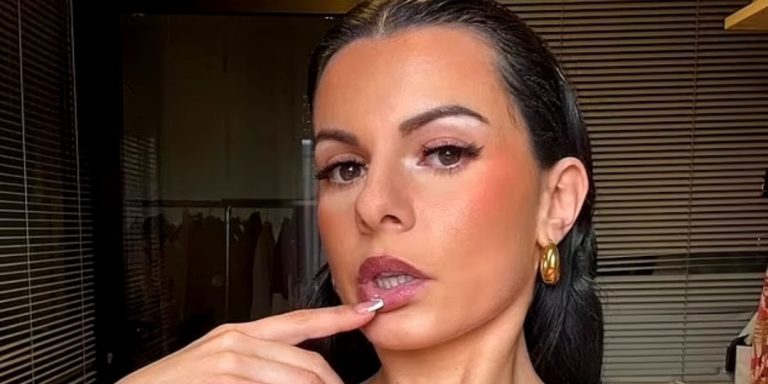 Parents Outraged After Teacher’s Hidden Career on OnlyFans Surfaces