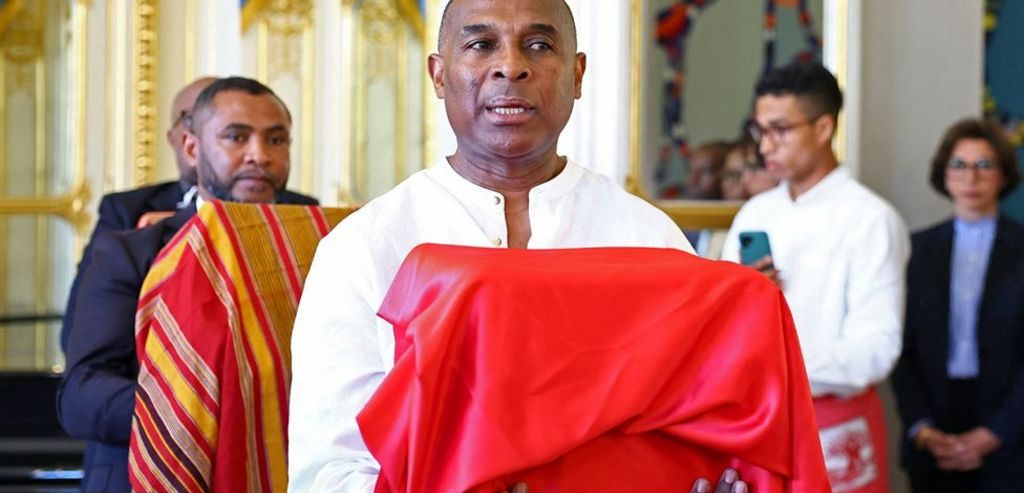 France Returns Skull of Beheaded King After 128 Years