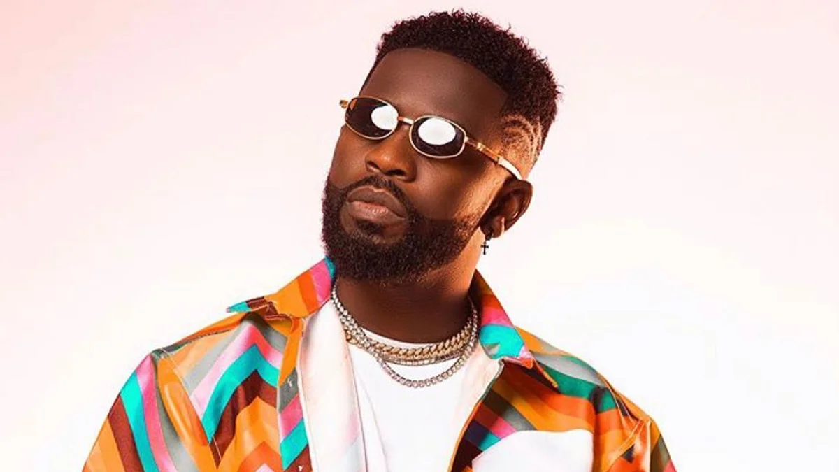 Bisa Kdei Escapes Mangled SUV Wreck — Fans Flood Social Media With Prayers