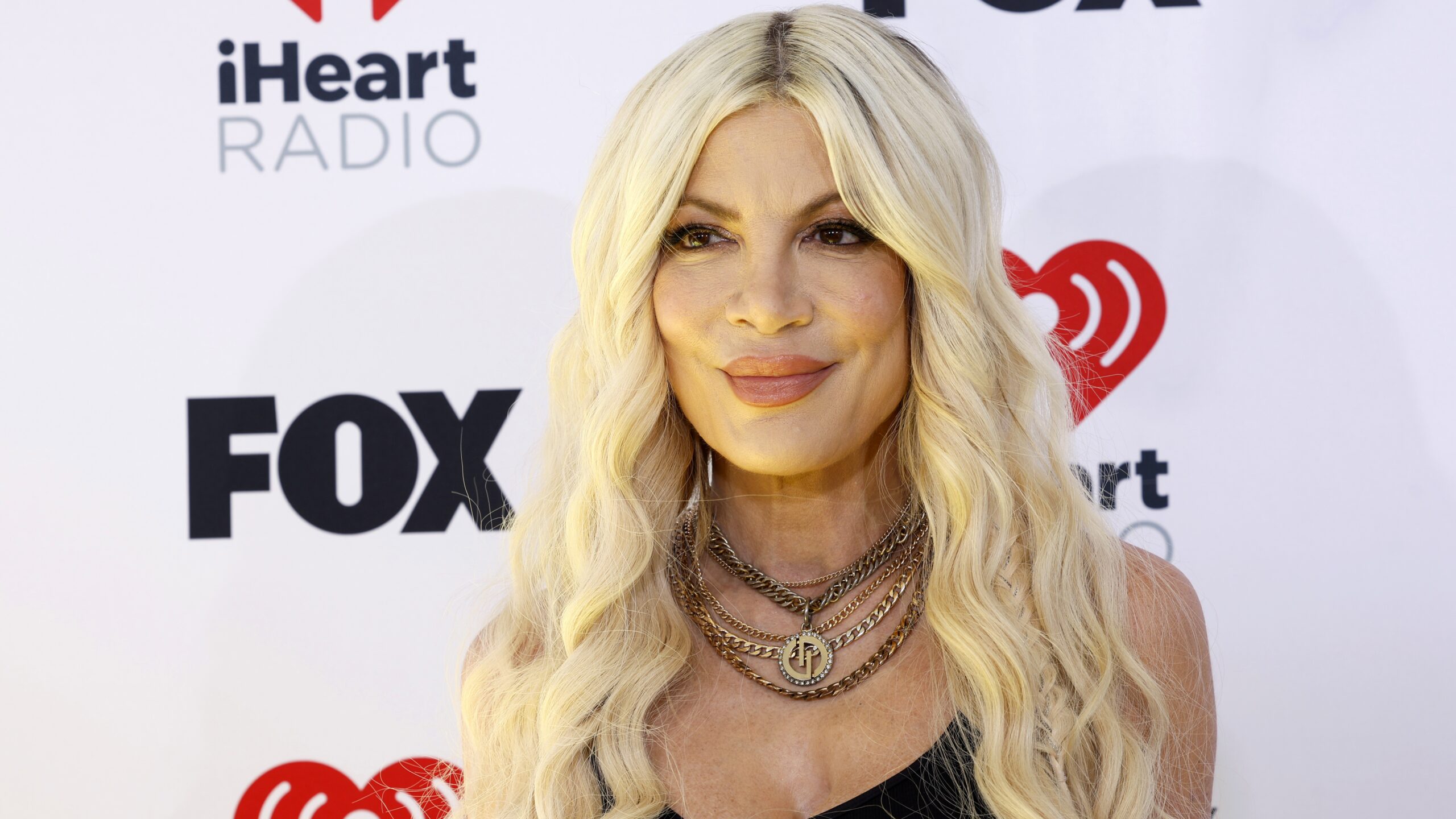 Inside Tori Spelling’s Wild Double Date with Charlie Sheen in the ’90s