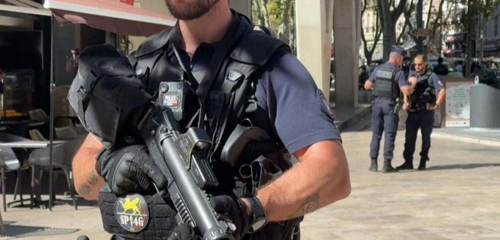 Man Shot Dead After Stabbing Five in Hotel Rampage