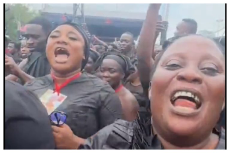 (Video) Mourners Apologize to Akufo-Addo at Asantehemaa’s Funeral—“We Regret Voting NDC”