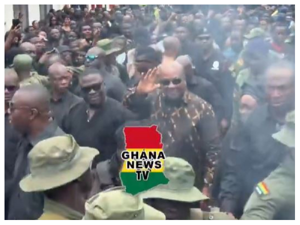 (Video) Mahama’s Arrival at Asantehemaa’s Burial Rites