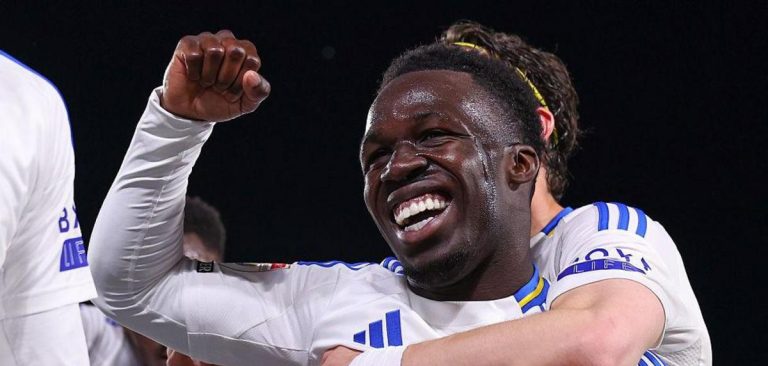 Who Will Wear Number 10? Leeds Faces Fulham with Mystery in the Middle
