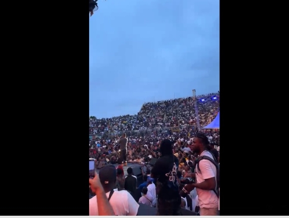 (Watch) Kumasi Turns into Music Capital as Sarkodie Rocks Fans Through the Rain
