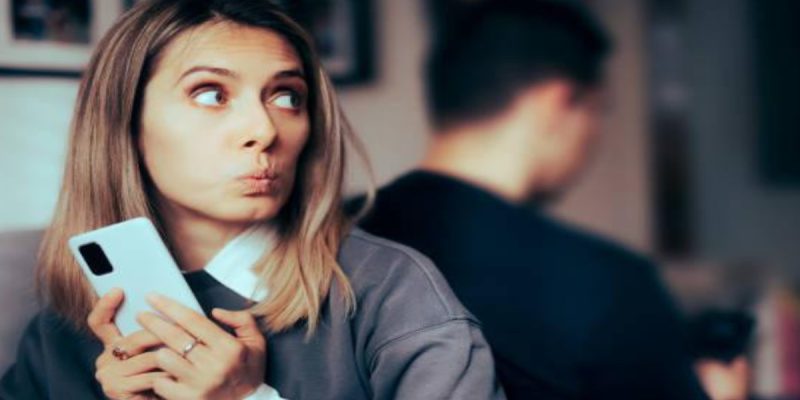 Going Through Your Husband’s Phone Can Make You Sick