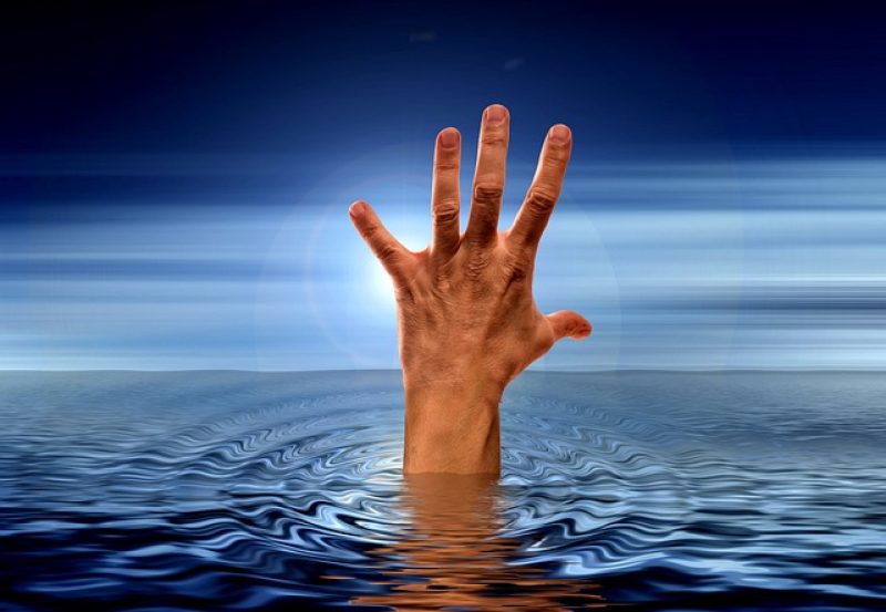 Man drowns while swimming with girlfriend